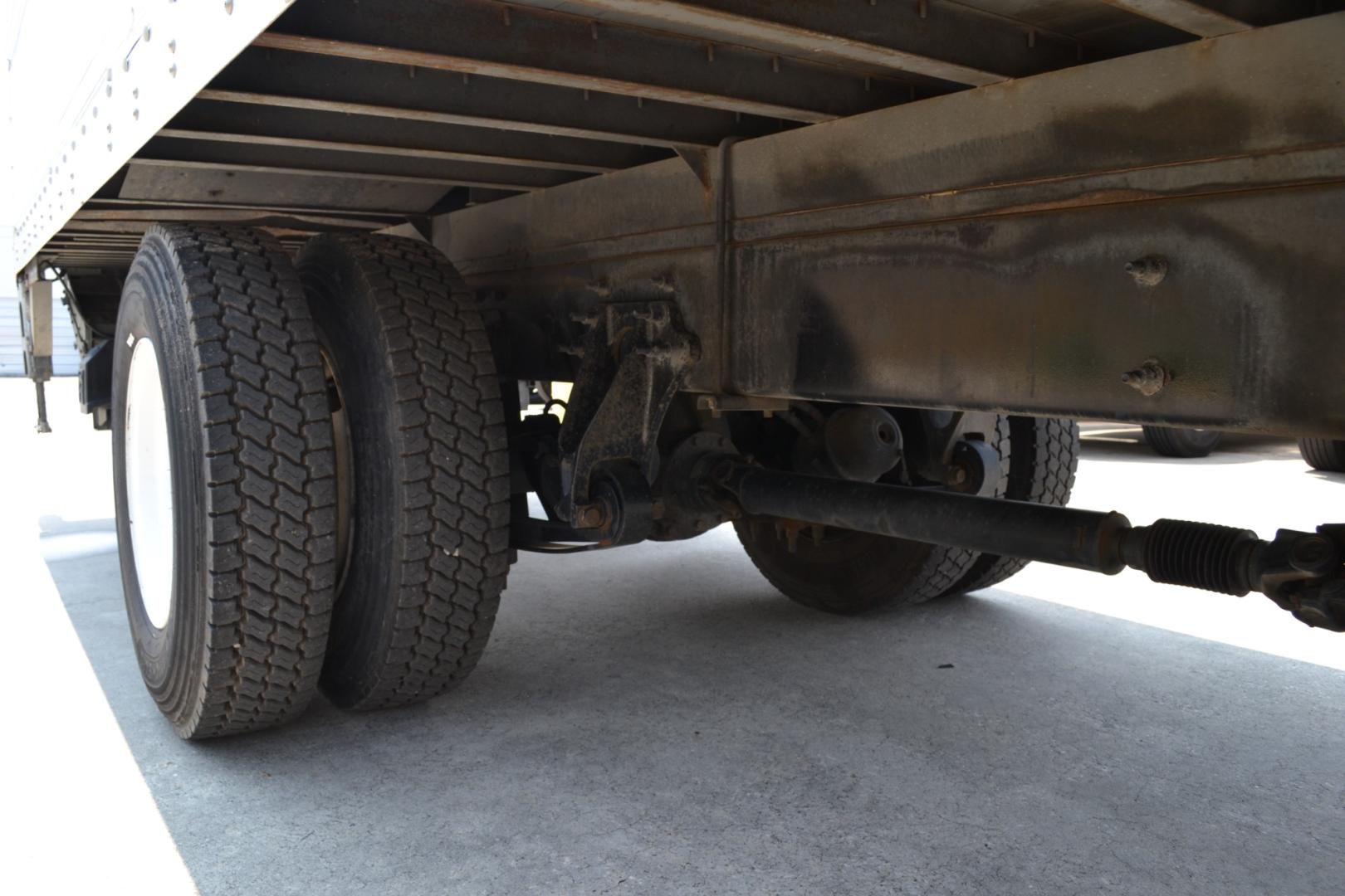 2018 WHITE /BLACK INTERNATIONAL 4300 with an CUMMINS ISB 6.7L 220HP engine, EATON FULLER PROCISION AUTOMATIC transmission, located at 9172 North Fwy, Houston, TX, 77037, (713) 910-6868, 29.887470, -95.411903 - Photo#7